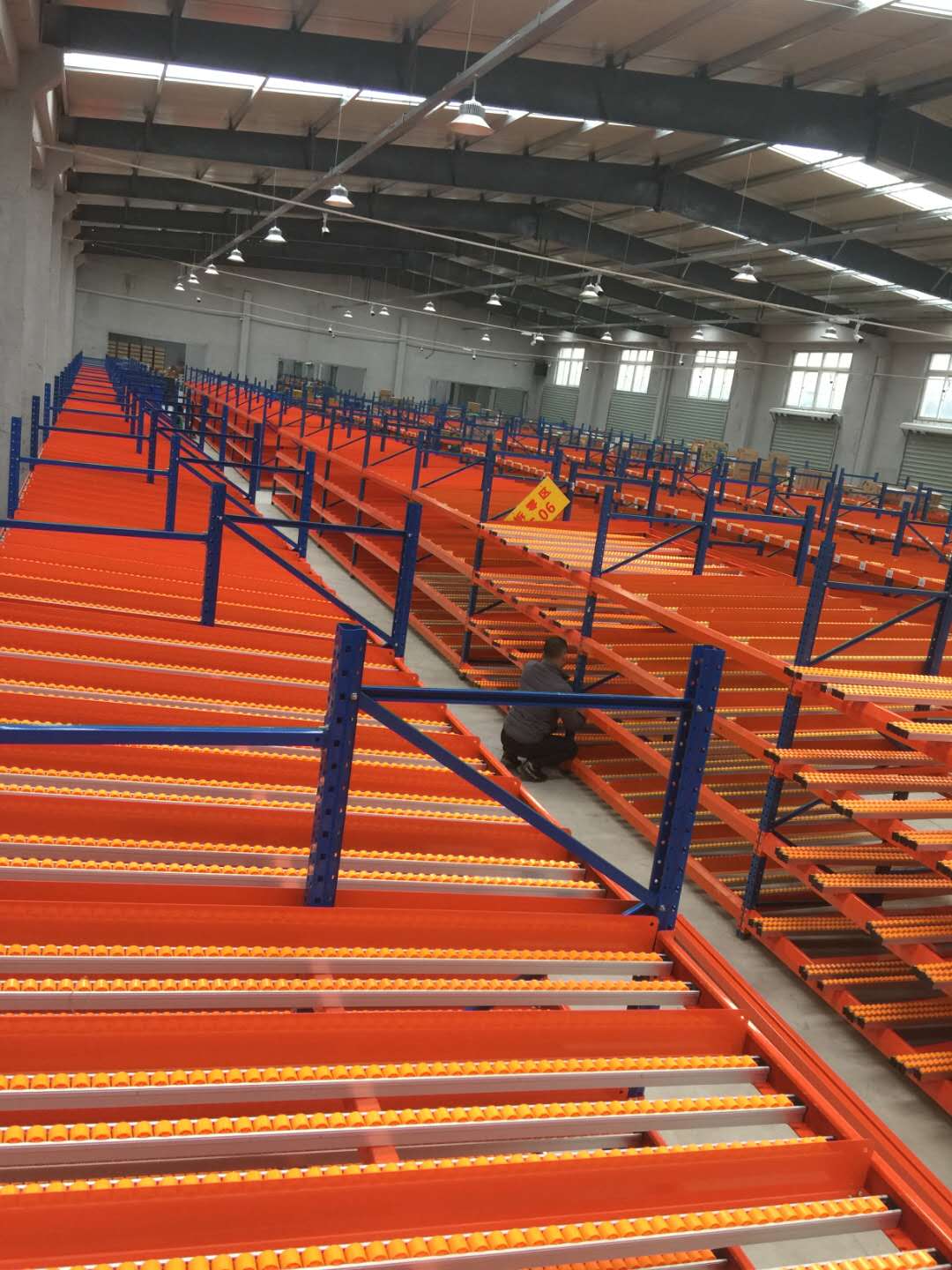 流利式货架安装-物流仓库案例